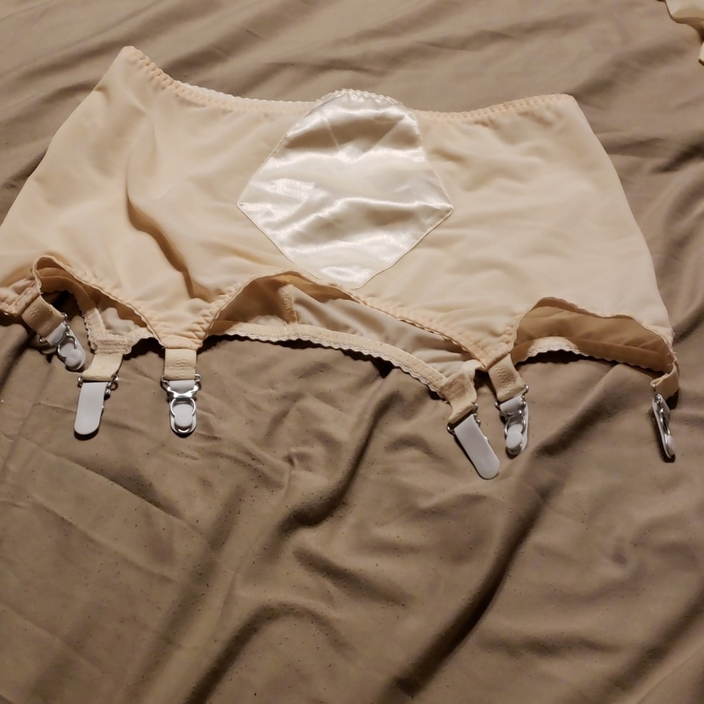 What Katie did garter belt